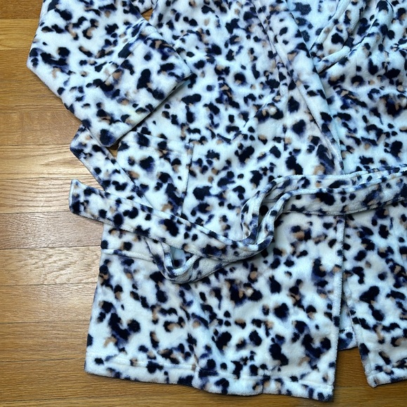 Soma Robe - Picture 3 of 6